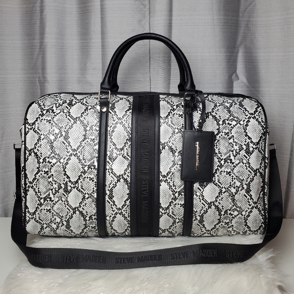 STEVE MADDEN black/white‎ snakeskin bspeedy weekender duffle bag